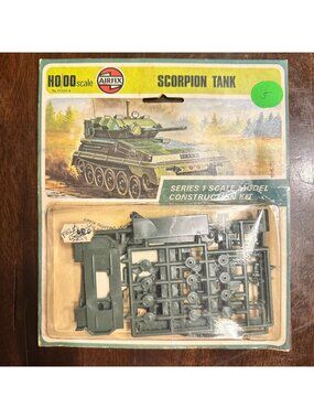 Vintage Airfix HO/OO Scale Scorpion Tank Model Kit 02304 1974